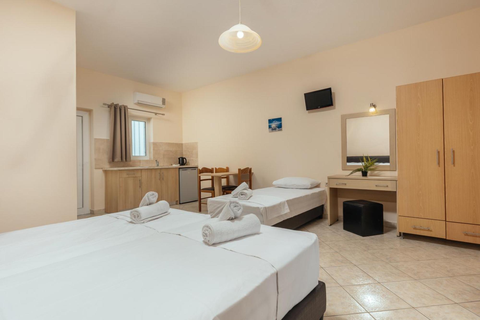 Yakinthos Hotel ラガナス エクステリア 写真