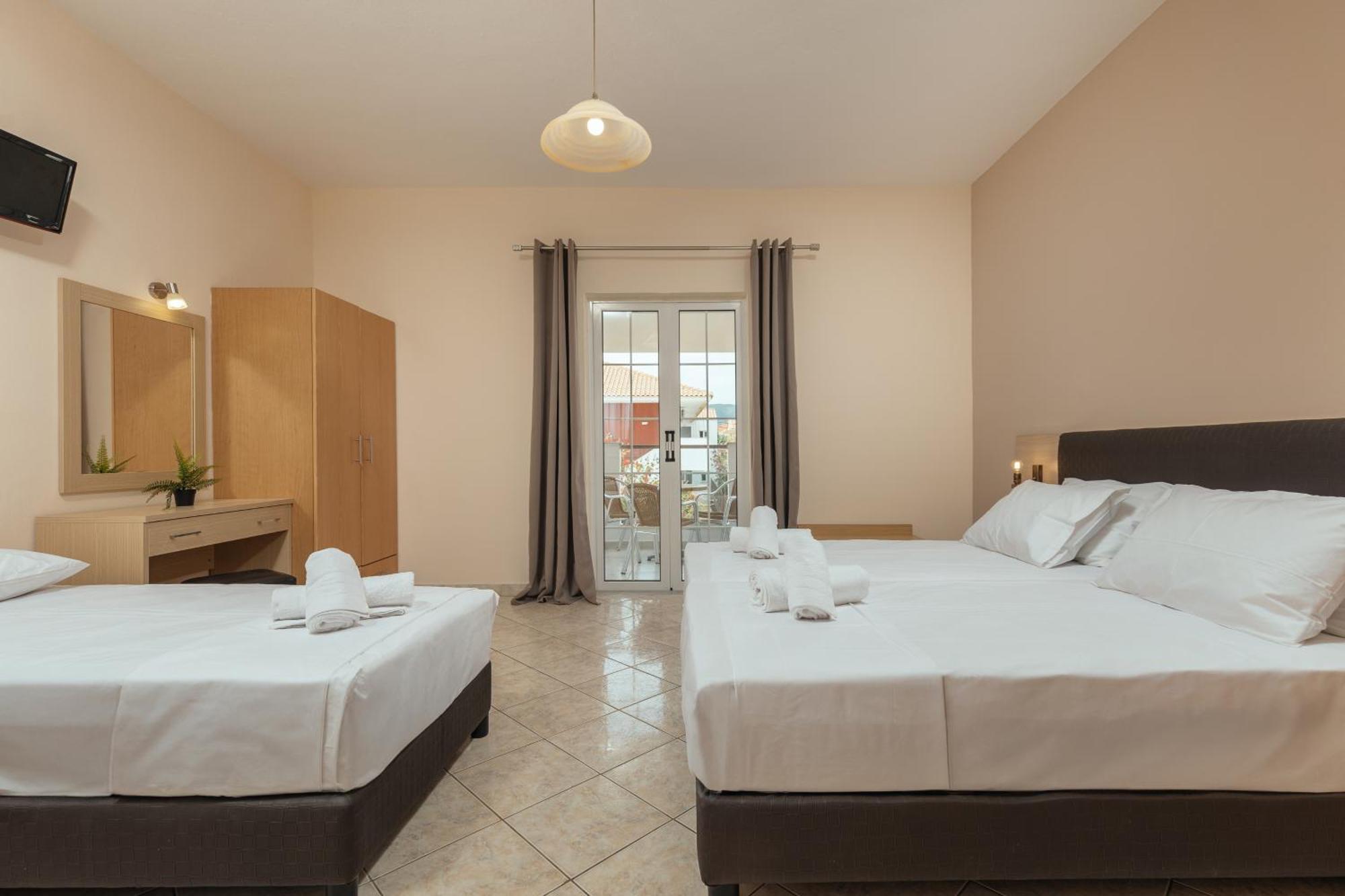 Yakinthos Hotel ラガナス エクステリア 写真
