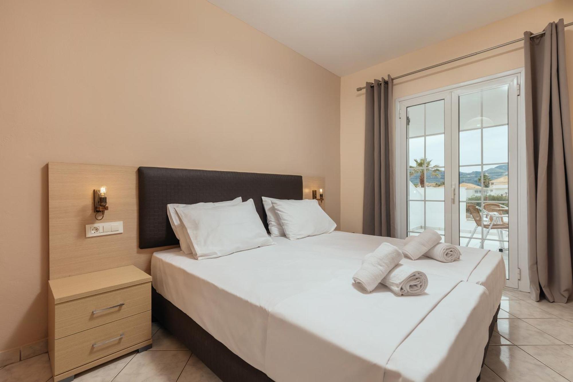 Yakinthos Hotel ラガナス エクステリア 写真