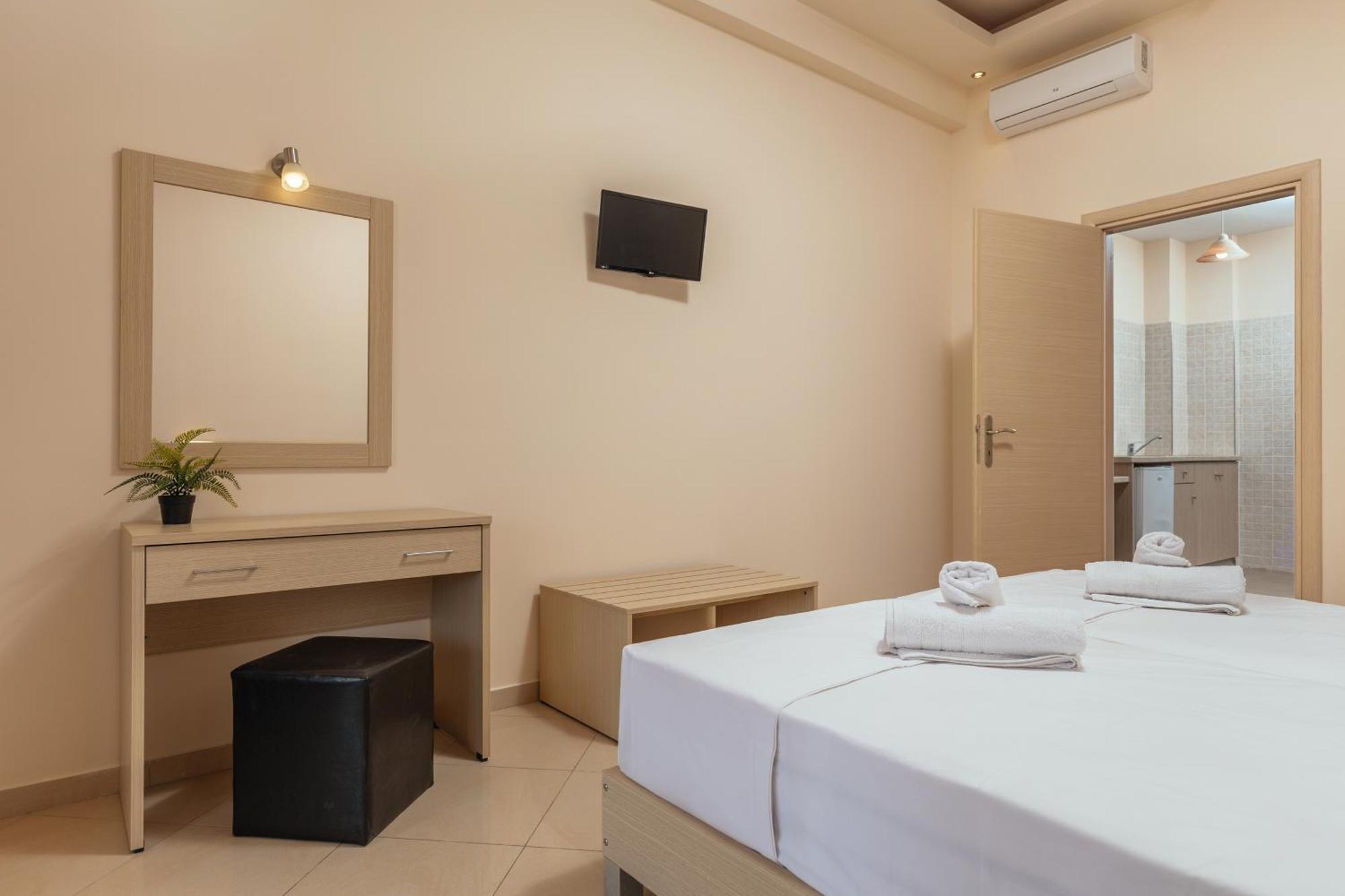 Yakinthos Hotel ラガナス エクステリア 写真