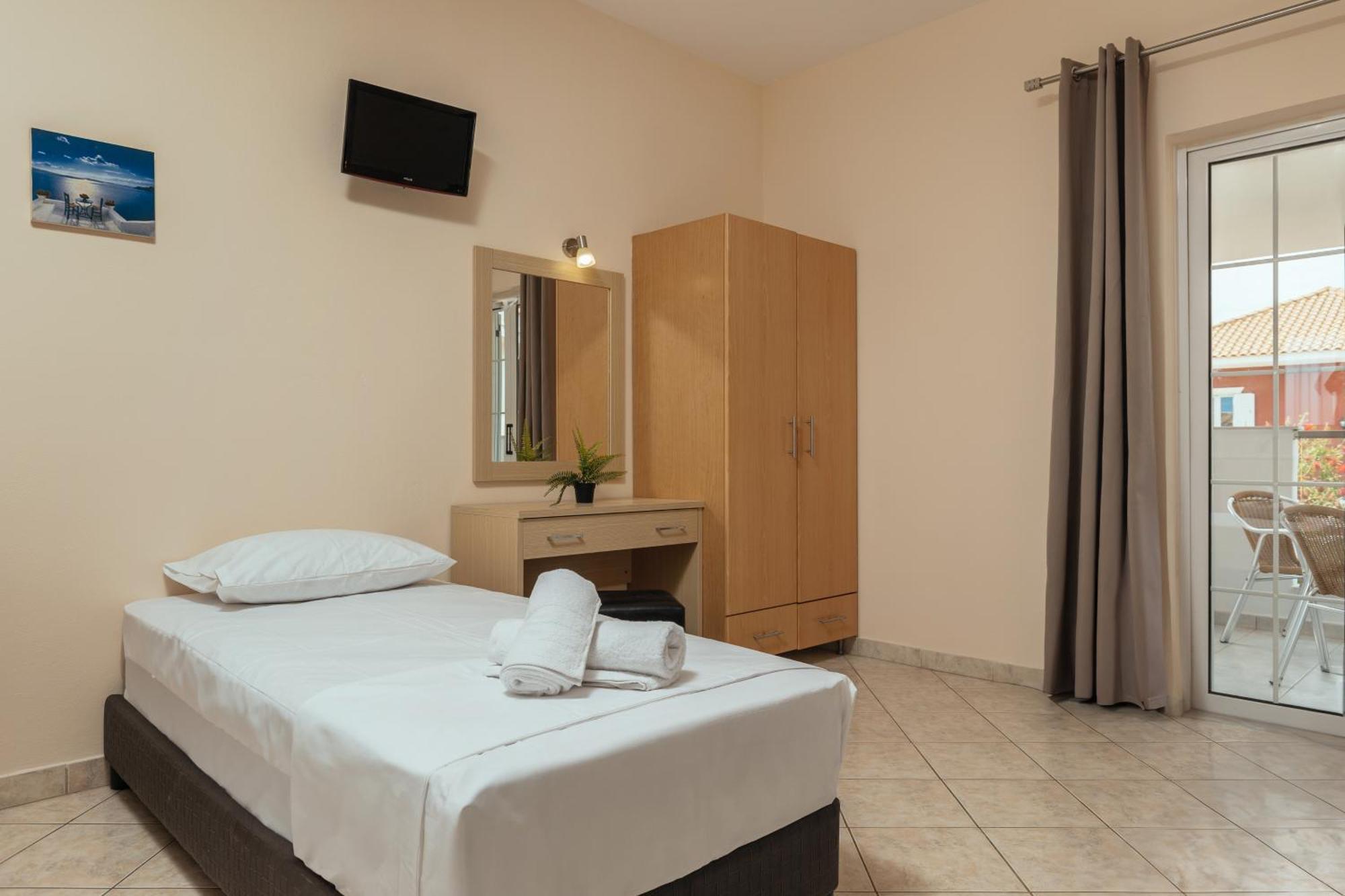Yakinthos Hotel ラガナス エクステリア 写真